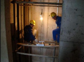 四川安裝電梯施工過程展示